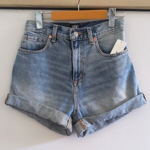 BDG URBAN OUTFITTERS | Women's Light/Med Wash Mom High Rise Rolled Hem Shorts